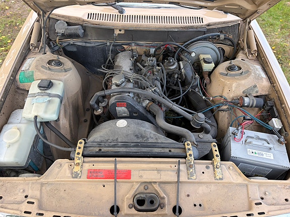 Volvo 245 27 of 29