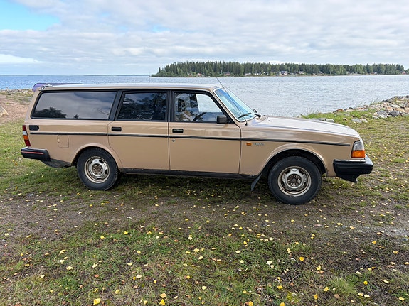 Volvo 245 6 of 29