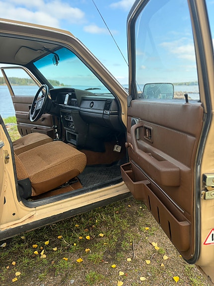 Volvo 245 14 of 29
