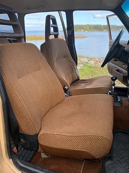 Volvo 245 16 of 29