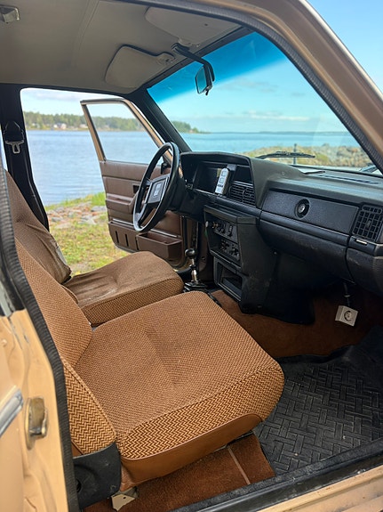 Volvo 245 15 of 29