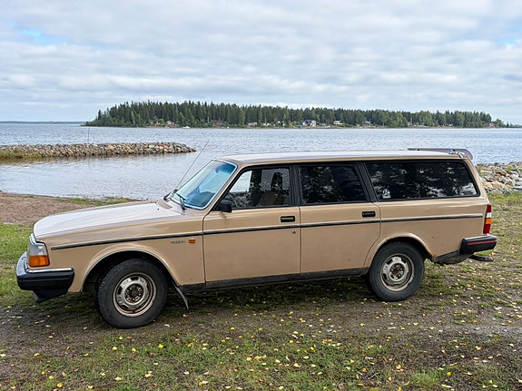 Volvo 245 2 of 29