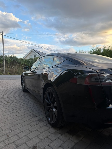 Tesla Model S 5 of 16