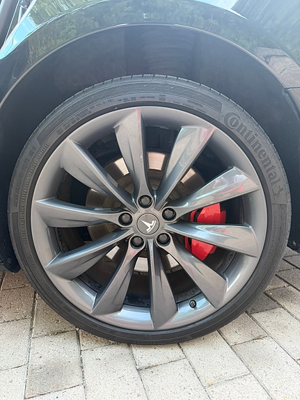 Tesla Model S 7 of 16