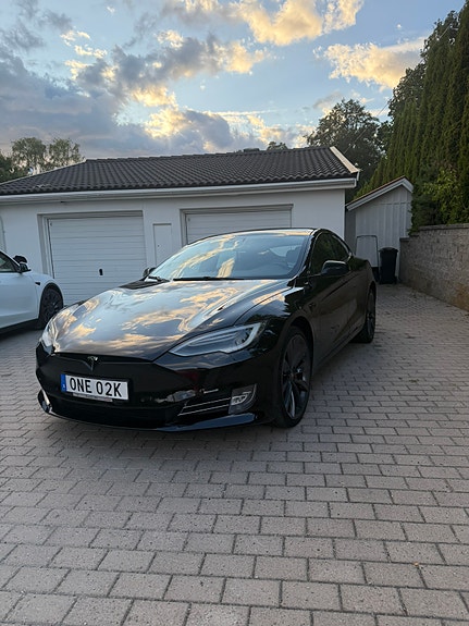 Tesla Model S 3 of 16