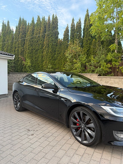 Tesla Model S 2 of 16