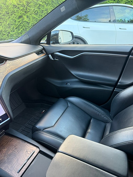 Tesla Model S 10 of 16