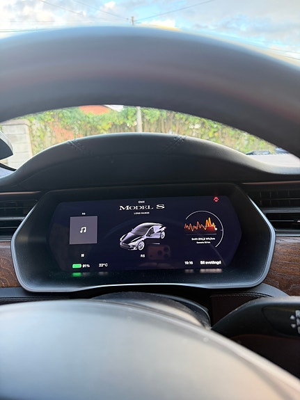 Tesla Model S 9 of 16