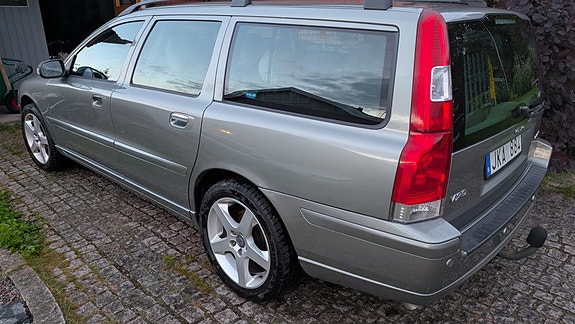 Volvo V70 2 of 10