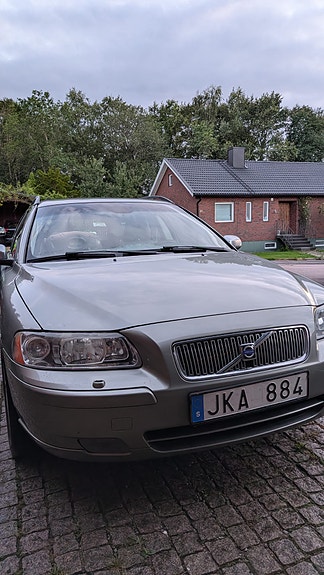 Volvo V70 3 of 10