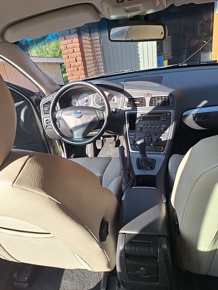 Volvo V70 7 of 10
