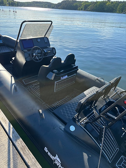 Greatwhite DLX 560 - 115hk - Nya Modellen - Simrad 12’ 2 of 5