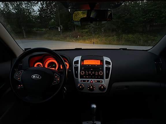 Kia Ceed 2 of 7