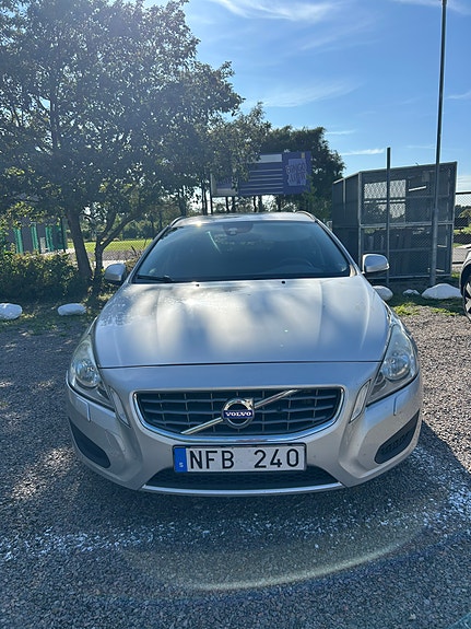 Volvo V60 2 of 6
