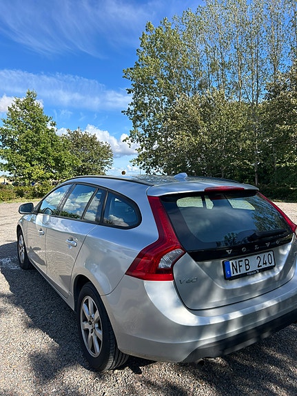 Volvo V60 3 of 6