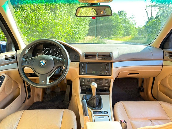 BMW 530i 3 of 4