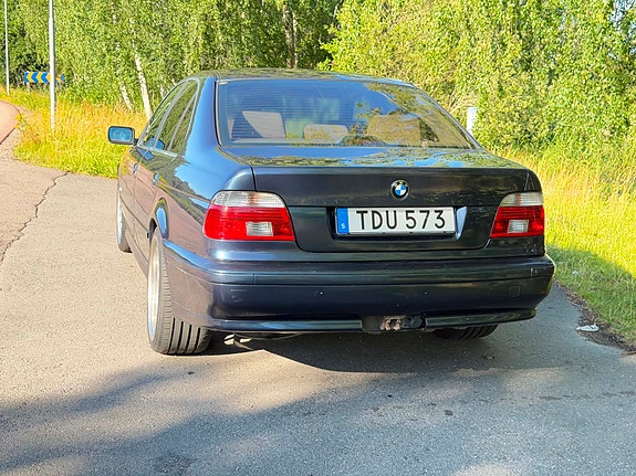 BMW 530i 2 of 4