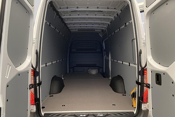 Mercedes-Benz eSprinter 420 12 of 16