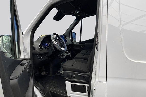 Mercedes-Benz eSprinter 420 8 of 16