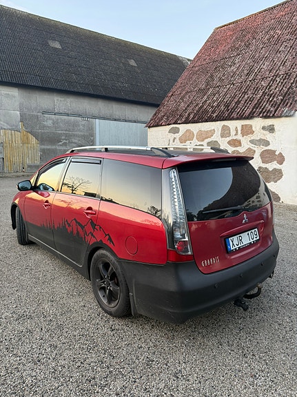 Mitsubishi Grandis 4 of 15
