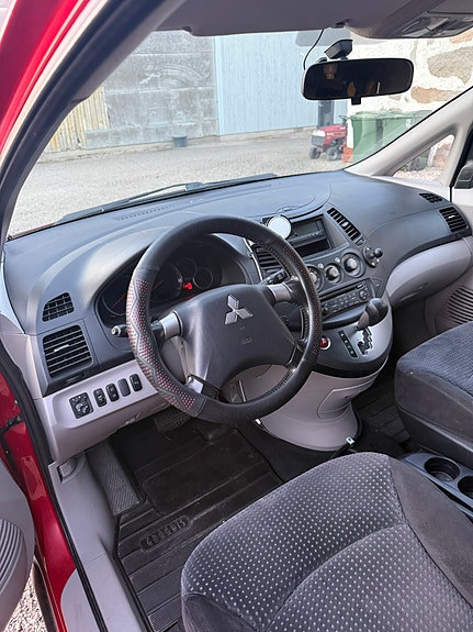 Mitsubishi Grandis 6 of 15