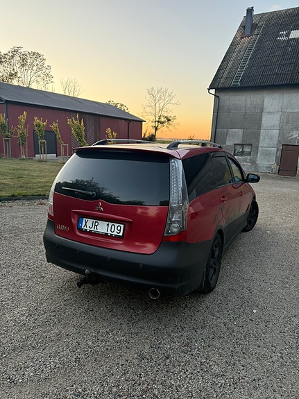 Mitsubishi Grandis 3 of 15