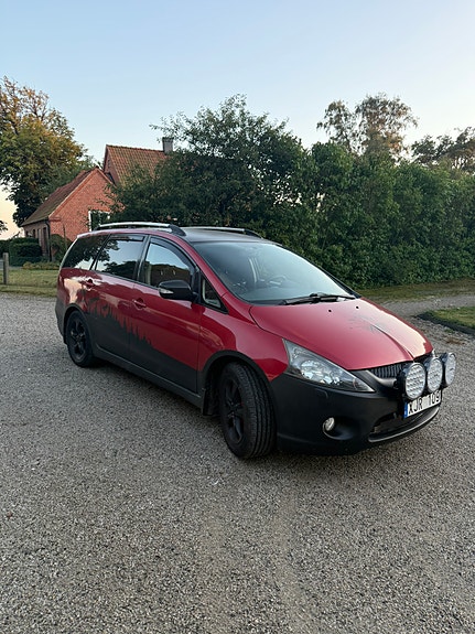 Mitsubishi Grandis 2 of 15