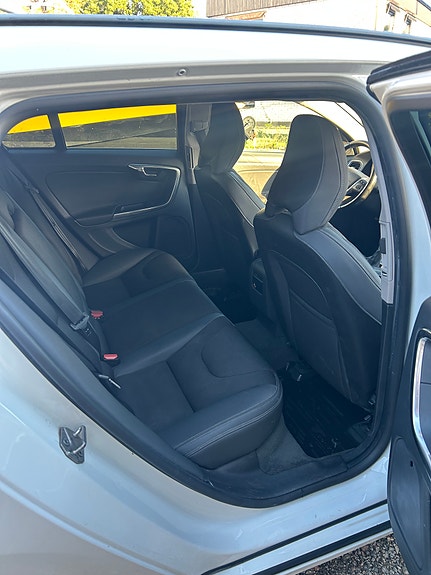 Volvo V60 4 of 5