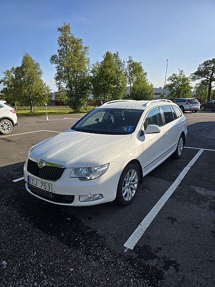 Skoda Superb 2 of 7