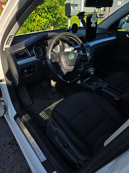 Skoda Superb 5 of 7