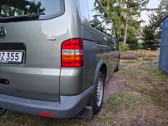 Volkswagen Caravelle 2 of 10