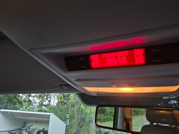 Volkswagen Caravelle 8 of 10