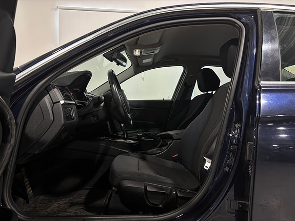 BMW 318d 23 of 30