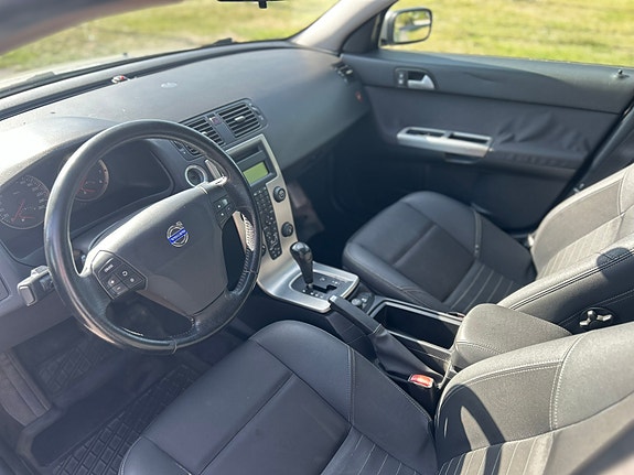 Volvo V50 4 of 11
