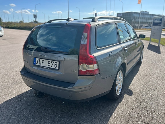 Volvo V50 3 of 11