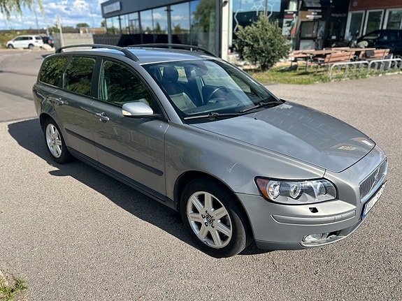 Volvo V50 2 of 11