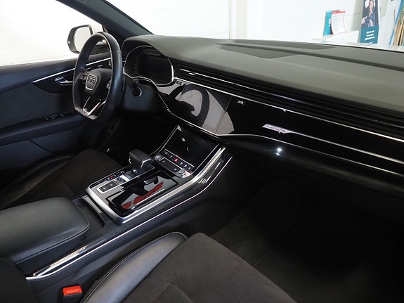 Audi Q8 9 of 27