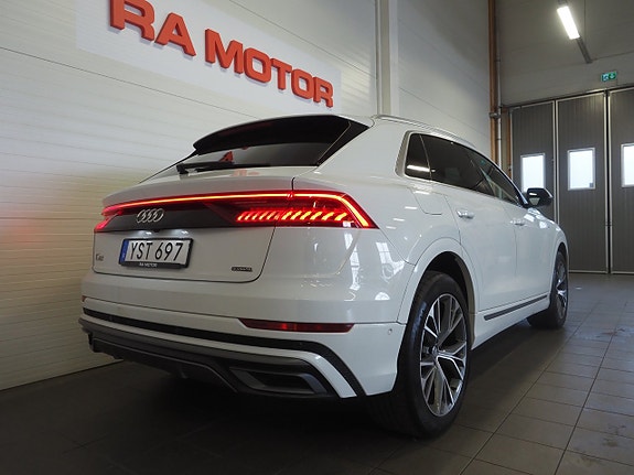 Audi Q8 6 of 27
