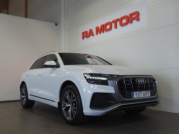 Audi Q8 3 of 27