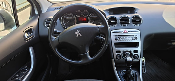 Peugeot 308 SW 17 of 22