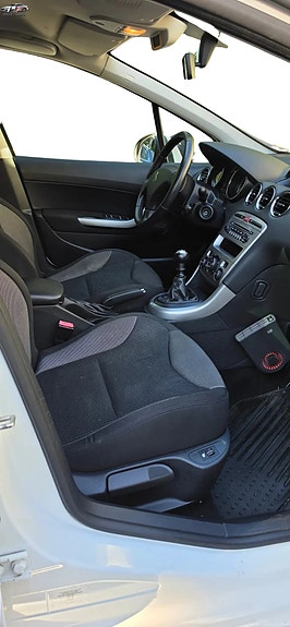 Peugeot 308 SW 13 of 22