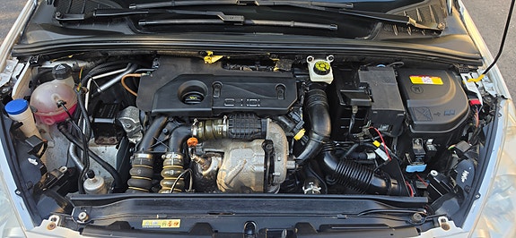 Peugeot 308 SW 20 of 22