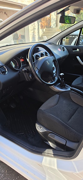 Peugeot 308 SW 15 of 22