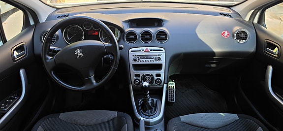 Peugeot 308 SW 16 of 22