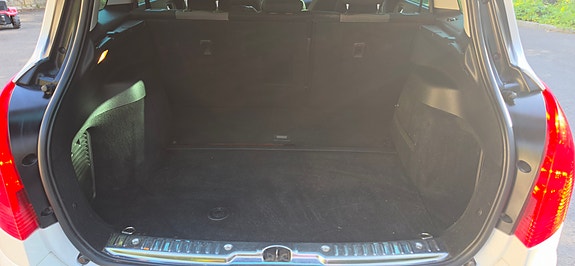 Peugeot 308 SW 19 of 22