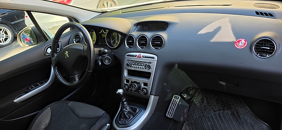 Peugeot 308 SW 14 of 22