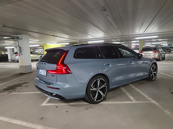 Volvo V60 2 of 9