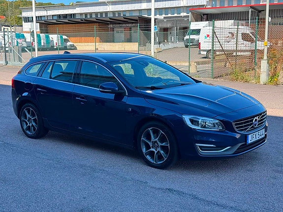 Volvo V60 2 of 7