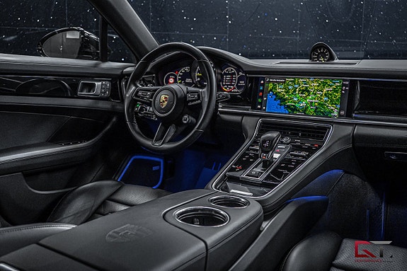 Porsche Panamera 4 18 of 21