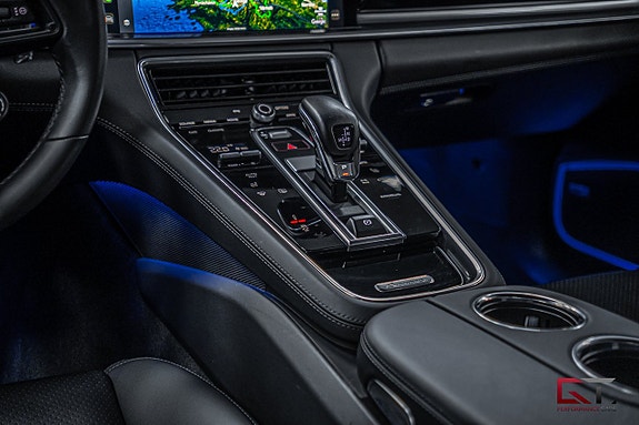 Porsche Panamera 4 17 of 21